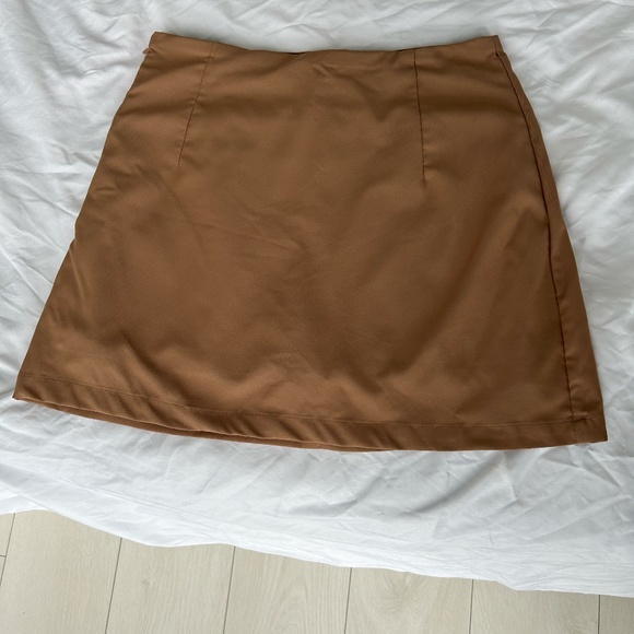 High waisted mini skirt with built in shorts - Picture 7 of 7